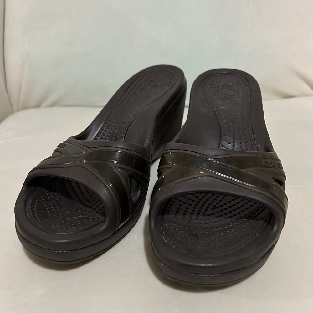 Crocs Kadee Wedge Size 7 Brown